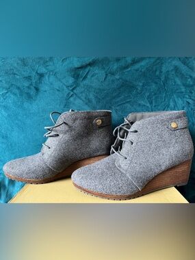 Dr. Scholl's Gray Lace-Up Wedge Ankle Boots
